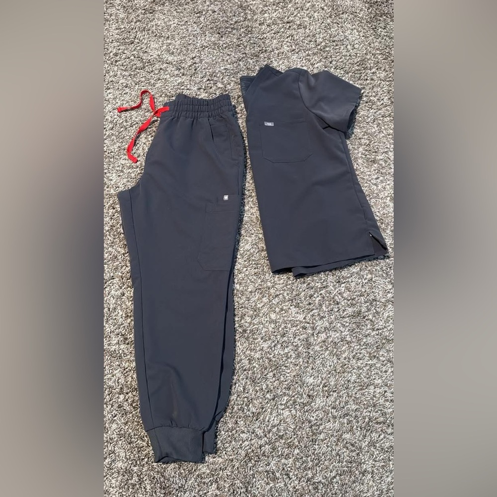 Women’s Figs Scrubs